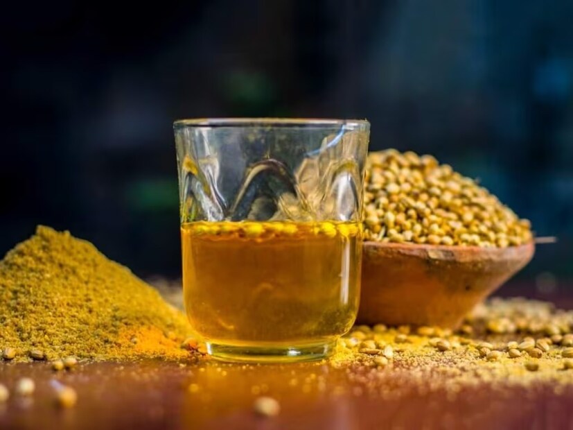 এর পাশাপাশি ধনেদানার উপকারিতাও প্রচুর৷ ধনেদানাতেই আছে রোগা হওয়ার ম্যাজিক। যদি অতি চেনা এই মশলা সঠিক নিয়মে খাওয়া যায়, তাহলে ওজন কমানোর চেষ্টা সহজ হয়। বলছেন পুষ্টিবিদ লোরেন প্যানঅফ।