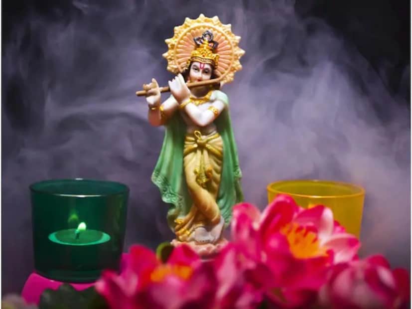 এ বছর কোনও পঞ্জিকা অনুযায়ী শ্রাবণ মাসের শেষ দিন ১৭ অগাস্ট। সেক্ষেত্রে ভাদ্রমাস শুরু হবে ১৮ অগাস্ট। আবার কিছু পঞ্জিকা মতে ভাদ্রমাস শুরু হচ্ছে ১৭ অগাস্ট থেকেই।