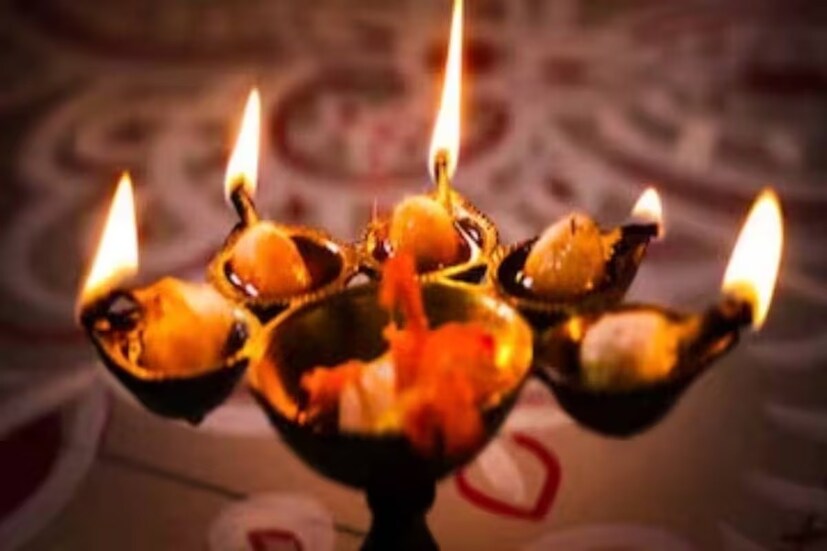ভাদ্রপূর্ণিমায় সত্যনারায়ণ ব্রত পালন করা অত্যন্ত শুভ বলে মনে করা হয়।