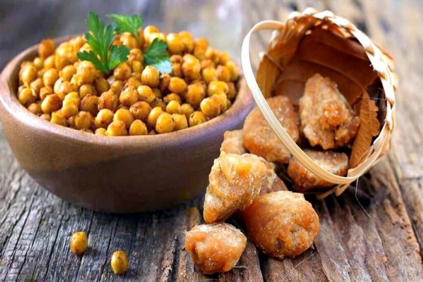 ক্যালসিয়াম, ভিটামিন কে এবং অন্যান্য উপকরণ হাড়ের ঘনত্ব বজায় থাকে৷ হাড়ের অসুখকে কাছে আসতে দেয় না৷ 