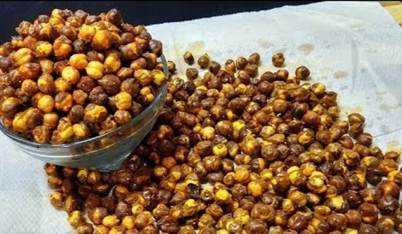 ছোলাগুড় দীর্ঘ ক্ষণ পেটে থাকে৷ তাই ঘন ঘন খিদে পাওয়ার প্রবণতা কমে৷ নিয়ন্ত্রণে থাকে ওজন৷ ডিটক্স করতে সাহায্য করে৷ 