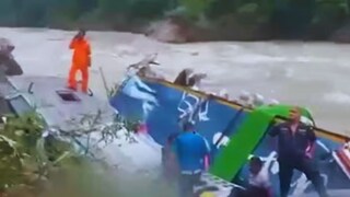 নদীতে ভারতের বাস।