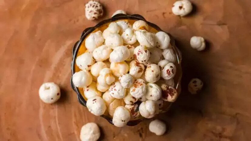 প্রাচীনকাল থেকে, মাখানা ধর্মীয় কার্যাবলীর পাশাপাশি উপবাসের সময় ব্যবহৃত হয়ে আসছে। মাখানার স্বাদ মিষ্টি এবং নোনতা। মাখানা অনেক রোগ থেকে মুক্তি দিতে কার্যকরী এবং এটি স্বাস্থ্যের জন্য সেরা এক উপাদান।