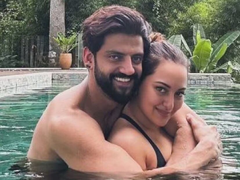 যা দেখে অভিনেত্রীর ভক্তদের সন্দেহ, মূলত বোনকে খোঁচা দিয়েই এই পোস্টটি করেছেন শত্রুঘ্ন-পুত্র। আবার রাখিবন্ধন উৎসবে দাদাদের সঙ্গে কোনও ছবি কিংবা ভিডিও পোস্ট করতে দেখা যায়নি অভিনেত্রীকে। বরং তিনি জাহির ইকবাল ও বন্ধুদের সঙ্গে ছবি আর ভিডিও পোস্ট করে গিয়েছেন।