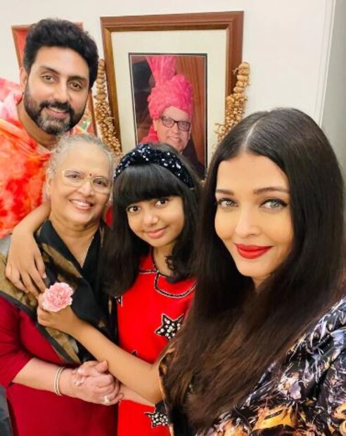 বচ্চন বাড়ির বৌমাকে যখন জিজ্ঞাসা করা হয়েছিল যে 'রাই বচ্চন' তার অফিসিয়াল উপাধি কিনা, তিনি বলেছিলেন, 'পেশাগতভাবে আমি ঐশ্বর্য রাই নামে পরিচিত, যিনি অভিষেক বচ্চনকে বিয়ে করেছেন, তাই স্পষ্টতই ঐশ্বর্য বচ্চন। আপনারা যী নামে চান ডাকতে পারেন৷ 