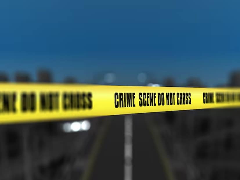জানা গিয়েছে, বাইকের সঙ্গে পাথরবোঝাই ট্রাক্টরটির ধাক্কার পরে ট্রাক্টরটি বাইকটির উপরে উল্টে যায়। প্রতীকী ছবি।