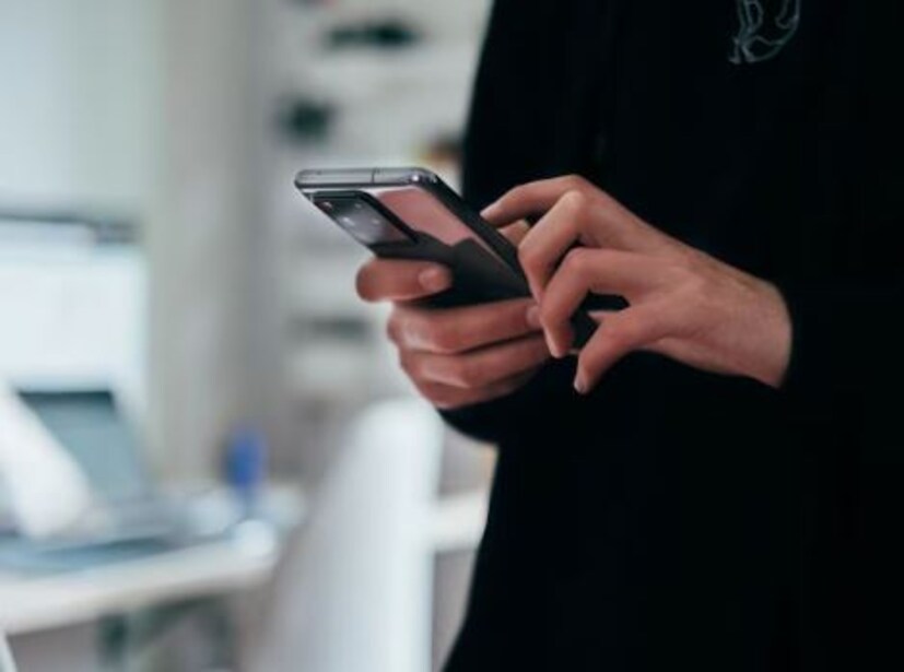 অ্যান্ড্রয়েড ব্যবহারকারীরা মেজর জিরো-ডে অ্যান্ড্রয়েড নিরাপত্তার ঝুঁকির মুখোমুখি হচ্ছে, যে বিষয়ে অবিলম্বে সকলের মনোযোগ দেওয়া প্রয়োজন। Google-এর সর্বশেষ নিরাপত্তা আপডেটটি ৪৬টি দুর্বলতার সমাধান করেছে। অ্যান্ড্রয়েড ব্যবহারকারীরা মেজর জিরো-ডে অ্যান্ড্রয়েড নিরাপত্তার ঝুঁকির মুখোমুখি হচ্ছে, যে বিষয়ে অবিলম্বে সকলের মনোযোগ দেওয়া প্রয়োজন। Google-এর সর্বশেষ নিরাপত্তা আপডেটটি ৪৬টি দুর্বলতার সমাধান করেছে।