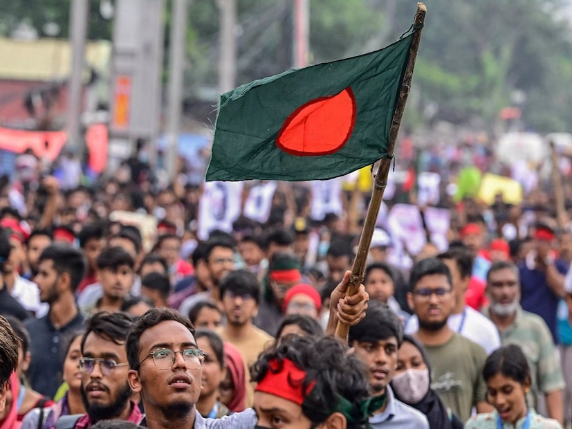 এর পরেই সেখানকার মানুষ অপেক্ষা করে রয়েছেন ভারতের চালের। বাংলাদেশের সংবাদমাধ্যম দৈনিক ইত্তেফাকে প্রকাশিত খবর অনুযায়ী বাংলাদেশের ১৩ জন আমদানিকারক প্রায় ৯১ হাজার টন চাল আমদানির অনুমতি পেয়েছে। প্রতীকী ছবি।