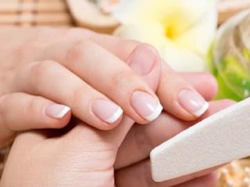 সর্বনাশ! নখ তাড়াতাড়ি ভেঙে যাচ্ছে? শরীর খারাপ হওয়ার লক্ষণ নয় তো! সর্বনাশ! নখ তাড়াতাড়ি ভেঙে যাচ্ছে? শরীর খারাপ হওয়ার লক্ষণ নয় তো!