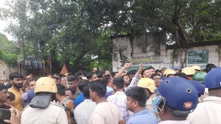 ভাটপাড়ায় অশান্তি৷ 