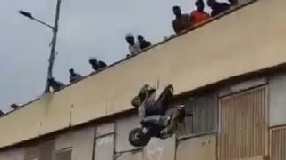  জনগণদের মধ্যে ক্রমশ রাগ বাড়তে থাকে