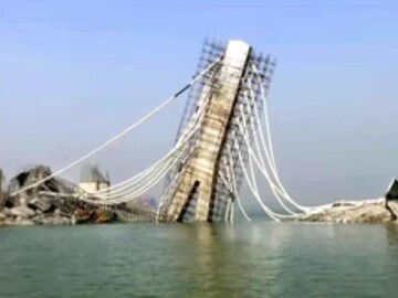 তিন কিলোমিটার, জুড়ে লম্বা এই ব্রিজের নির্মাণকার্য  ৯মার্চ ২০১৫ সালে শুরু হয়েছিল৷ (Image: IANS)