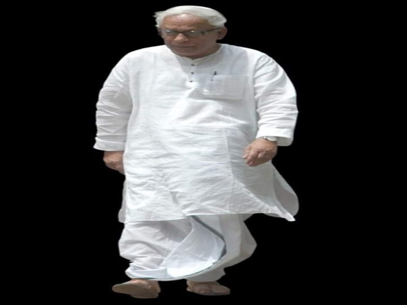 বৃহস্পতিবার সকালেই বড় অঘটন ঘটে গেল বাংলার বুকে। প্রয়াত রাজ্যের প্রাক্তন মুখ্যমন্ত্রী বুদ্ধদেব ভট্টাচার্য। সকাল সাড়ে ৮টা নাগাদ তাঁর মৃত্যু হয়। আকস্মিক প্রয়াণে আপামর বাঙালি কার্যত বাকরুদ্ধ, শোকাহত।
