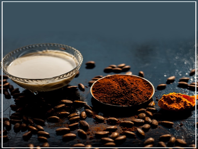 কফি দই এবং হ্লুদের ফেসপ্যাক- ২ টেবিল চামচ কফি, এক টেবিল চামচ হলুদ গুঁড়ো, এবং এক টেবিল চামচ দই। এই ফেসপ্যাকের অ্যান্টিঅক্সিডেন্ট এছাড়াও দই এবং হলুদের মিশ্রণ ত্বকের জেল্লা ফেরাতে ভীষণ উপযোগী। ত্বকের জেল্লা ফেরাতে এবং ত্বক উজ্জ্বল রাখতে এই ফেসপ্যাকের জবাব নেই। 