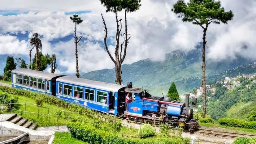 দার্জিলিং পুরসভার তরফে জানানো হয়েছে, জঞ্জাল সাফাইয়ের জন্য পর্যটকদের থেকে সেই কর নেওয়া হবে। যে কর অতীতেও নেওয়া হত। ৩০ বছর ধরে সেই নিয়ম চালু ছিল। পরবর্তীতে অবশ্য কর গুনতে হত না পর্যটকদের। এবার ফের সেই কর চালু করা হচ্ছে। কারণ জঞ্জাল পরিষ্কার করতে অনেক টাকা খরচ হচ্ছে। পুরসভা সিদ্ধান্ত নিয়েছে, তাদের হয়ে কর আদায় করবে বিভিন্ন হোটেল কর্তৃপক্ষ।