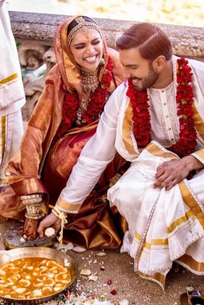 সেপ্টেম্বরে মা হতে চলেছেন দীপিকা পাড়ুকোন২৯ ফেব্রুয়ারি ইনস্টাগ্রামে ভক্তদের সুসংবাদ দিয়েছিলেন দীপিকা এবং রণবীর৷ সেপ্টেম্বরে তাঁদের ঘরে আসবে নতুন অতিথি৷ এরই মধ্যে দীপিকাকে এদিক ওদিক দেখা গিয়েছে৷ সম্প্রতি রটে গিয়েছিল যে দীপিকা পুত্র সন্তানের জন্ম দিয়েছেন, তবে এটি একটি গুজব। 