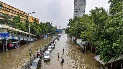 ভারী বর্ষণে জলের তলায় দিল্লি ভারী বর্ষণে জলের তলায় দিল্লি