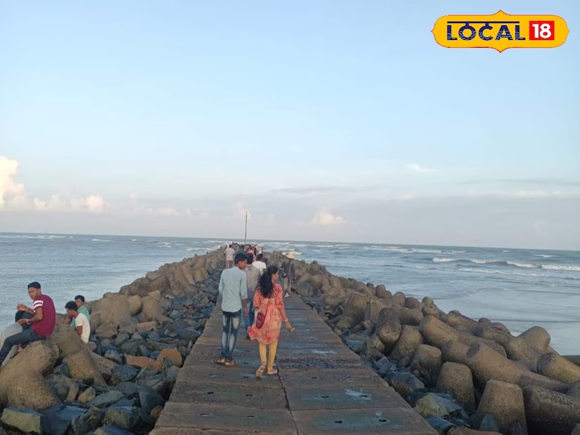 *সকাল থেকেই কলকাতা-সহ দক্ষিণবঙ্গের জেলায় জেলায় আংশিক মেঘলা আকাশ। মঙ্গলবার বৃষ্টির সম্ভাবনা রয়েছে। মঙ্গলবার ভারী বৃষ্টির সম্ভাবনা উত্তরবঙ্গের জেলাগুলিতে। উত্তরবঙ্গের জেলাগুলিতে আবারও ভারী বৃষ্টি এবং প্রাকৃতিক দুর্যোগের পূর্বাভাস পাওয়া অফিসের রিপোর্টে। প্রতিবেদনঃ সৈকত শী। ফাইল ছবি। 