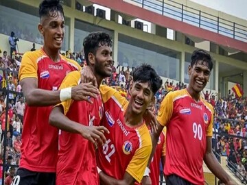পিয়ারলেসকে হারিয়ে লিগশীর্ষে ইস্টবেঙ্গল