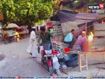 ভিডিওতে দেখা যাচ্ছে হঠাৎ করেই গ্যাস সিলিন্ডারে আগুন ধরে গিয়েছিল৷