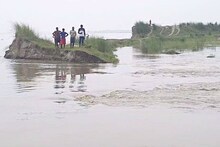 ফুঁসছে ভাগীরথী, নতুন করে বাণভাসি পূর্ব বর্ধমানের বহু এলাকা! বন্ধ হল ফেরি চলাচল