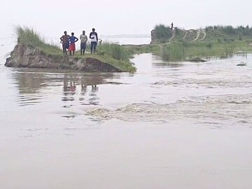 বন্যা বেশ কিছু এলাকায়। প্রতীকী ছবি।