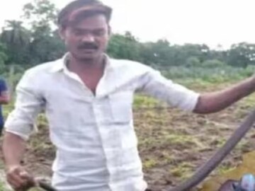  যুবককে কামড়ে মারা গেল ৫ ফুটের কোবরা
