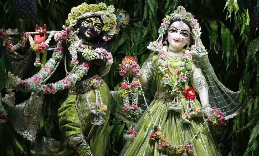 কী ভাবে ভাঙবে উপবাস?হরিয়ালি তীজের দিন সন্ধ্যায় পুজো করার পরই উপবাস ভাঙবে। এই সময়ে মহিলারা শিব ও মা পার্বতীর পুজো করে এবং আরতি করে। এর পরই উপোস ভেঙ্গে যায়।