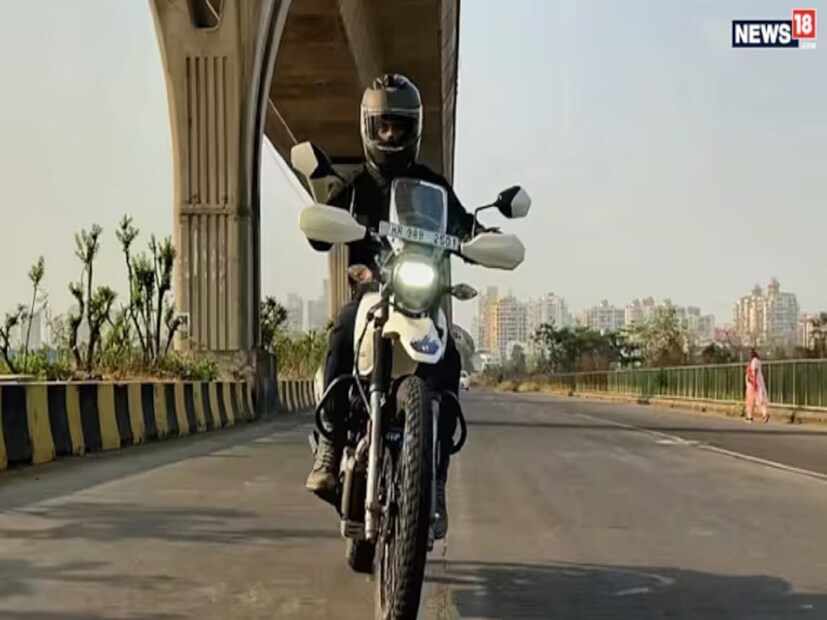 বাইক চালকদের হেলমেট বাধ্যতামূলক: ১ সেপ্টেম্বর থেকে বাইক নিয়ে রাস্তায় বেরলে হেলমেট পরতেই হবে। আগে থেকেই এই নিয়ম রয়েছে। তবে এবার তা কঠোরভাবে বাস্তবায়ন করা হবে। হেলমেট ছাড়া বাইক চালালে ১ সেপ্টেম্বর থেকে ১০৩৫ টাকার চালান কাটবে ট্র্যাফিক পুলিশ। পাশাপাশি ড্রাইভিং লাইসেন্স সাসপেন্ড করা হতে পারে।