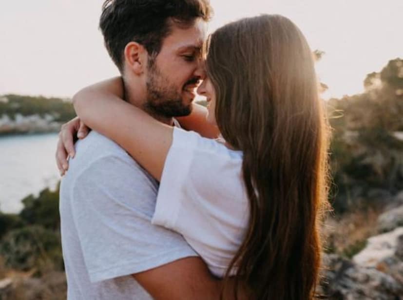 সম্পর্কের টিপস: দাম্পত্যে একঘেয়েমি থেকে পরকীয়া হয়৷ নারীরাও তাদের সঙ্গীদের কাছ থেকে ভালবাসা এবং সময় না পাওয়ার কারণে তাদের সম্পর্কের ক্ষেত্রে একঘেয়ে হয়ে পড়েন। এই মুহুর্তে, যখন অন্য পুরুষ একজন মহিলার প্রতি মনোযোগ দিতে শুরু করেন, তখন মহিলাটি তার প্রতি আকৃষ্ট হতে শুরু করে। যার জেরে গড়ে ওঠে আরেক প্রেমের সম্পর্ক।