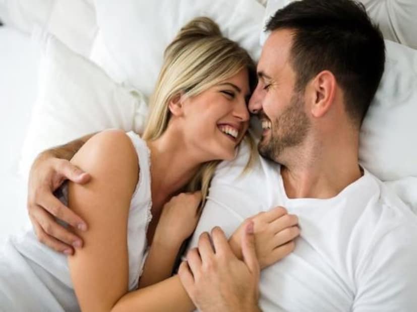 সম্পর্কের টিপস: একাকীত্বও পরকীয়ার আরও এক কারণ৷ যে কোনও সম্পর্কের শক্তি তার আবেগগত দিকটির উপর নির্ভর করে। যদি একজন পুরুষ তার স্ত্রীকে সময় না দেয় বা তার স্ত্রীর সঙ্গে সঠিকভাবে কথা না বলে, তার মানে তাদের মানসিক সংযুক্তির অভাব রয়েছে।