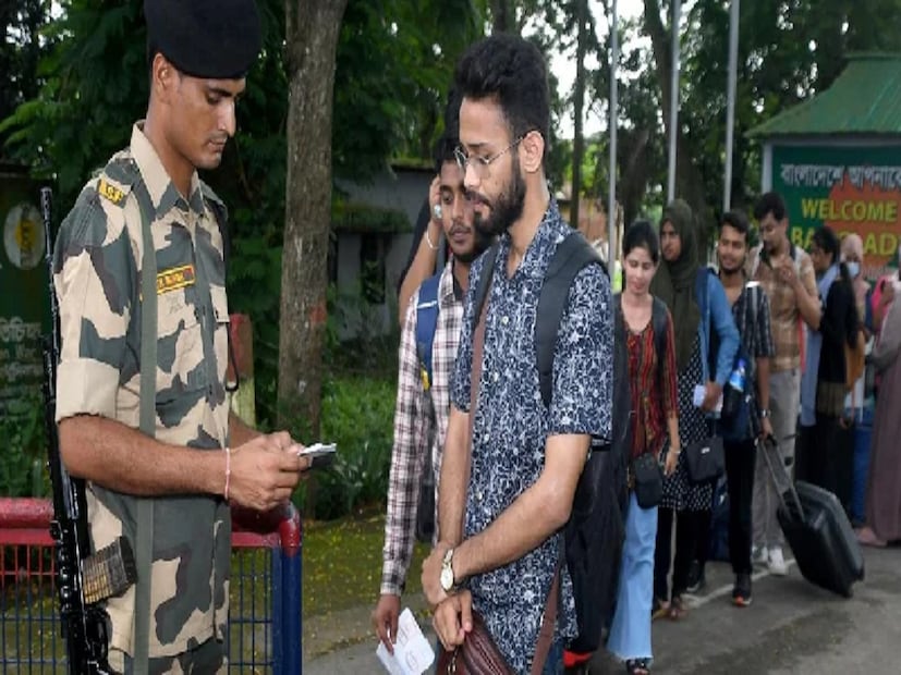 ভারত ও বাংলাদেশের স্থল সীমান্ত বিশ্বের পঞ্চম বৃহত্তম স্থল সীমান্ত। বাংলাদেশের ছয়টি বিভাগ ভারত সীমান্তে অবস্থিত। সেগুলো হল ময়মনসিংহ, খুলনা, রাজশাহি, রংপুর, সিলেট ও ​​চট্টগ্রাম। ভারতের যে রাজ্যগুলি বাংলাদেশের সঙ্গে সীমান্ত ভাগ করে তাদের দৈর্ঘ্য হল- অসমের সঙ্গে ২৬২ কিলোমিটার, ত্রিপুরায় ৮৫৬ কিলোমিটার, মিজোরাম ৩১৮ কিলোমিটার, মেঘালয় ৪৪৩ কিলোমিটার এবং পশ্চিমবঙ্গ ২২১৭ কিলোমিটার।  