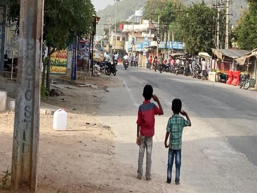 এটি পরীক্ষামূলক ভাবে ২০২১ সালের জানুয়ারি মাসে প্রথমবারের মতো করা হয়েছিল। স্থানীয় কর্মকর্তারা বিষয়টি জানতে পেরে এই কমিটির উদ্যোগের প্রশংসা করেন। নগরীতে জাতীয় সংগীত বাজলে শহরের বিভিন্ন স্থানে কমিটির কর্মীরা হাতে তেরেঙ্গা নিয়ে দাঁড়িয়ে থাকে।