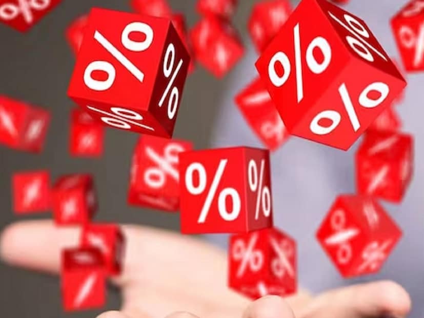 অর্থাৎ ICICI Bank-এর সাধারণ গ্রাহকরা ২৭০ দিনের জন্য ফিক্সড ডিপোজিটের ক্ষেত্রে সুদ হিসাবে পেয়ে যাবেন মোট ১১,৮১২ টাকা।আর অন্যদিকে ICICI Bank-এর গ্রাহক সিনিয়র সিটিজেনরা ২৭০ দিনের জন্য ফিক্সড ডিপোজিটের ক্ষেত্রে সুদ হিসাবে পেয়ে যাবেন মোট ১২,৮৫৫ টাকা।