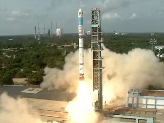 অন্ধ্রপ্রদেশের শ্রীহরিকোটার সতীশ ধাওয়ান স্পেস সেন্টারের প্রথম লঞ্চ প্যাড থেকে এর সফল উৎক্ষেপণ হয়৷ (Image: ISRO)