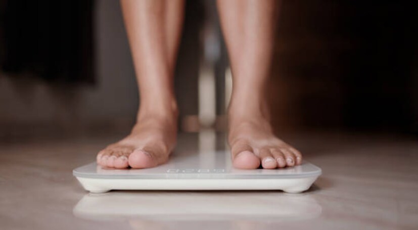 এইভাবে BMI বুঝুন:আপনার BMI ১৮.৫ এর কম হলে, আপনার ওজন কম।
যদি আপনার BMI ১৮.৫ থেকে ২৪.৯ এর মধ্যে হয় তবে আপনার ওজন স্বাভাবিক।
যদি আপনার BMI ২৫ থেকে ২৯.৯ এর মধ্যে হয় তবে আপনার ওজন বেশি।
আপনার BMI ৩০ বা তার বেশি হলে আপনি স্থূল।