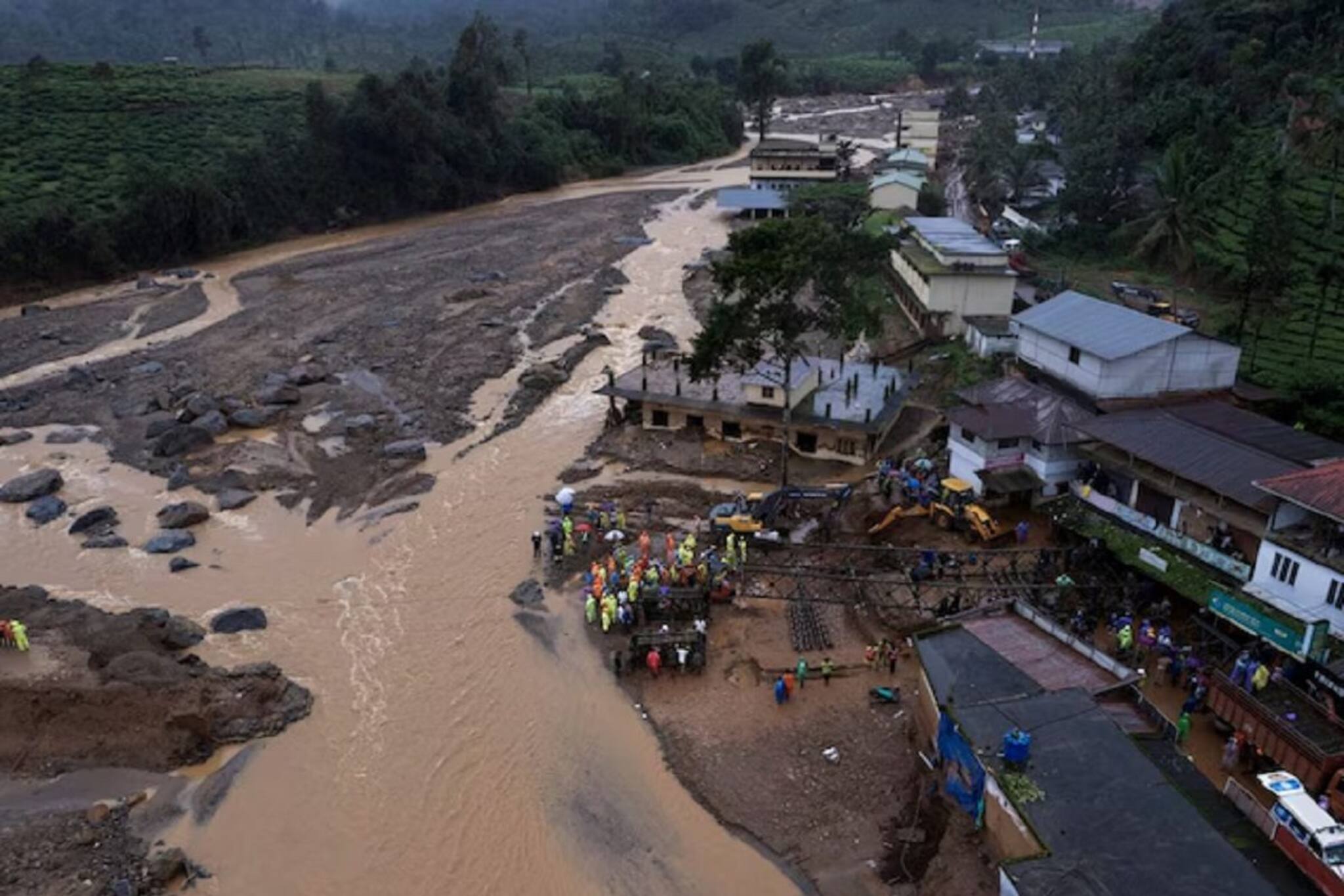 ‘‘জলপ্রপাতে ধস নামবে৷’’ ম্যাগাজিনের গল্পই বাস্তব হয়ে ফিরল বিপর্যস্ত কেরলে