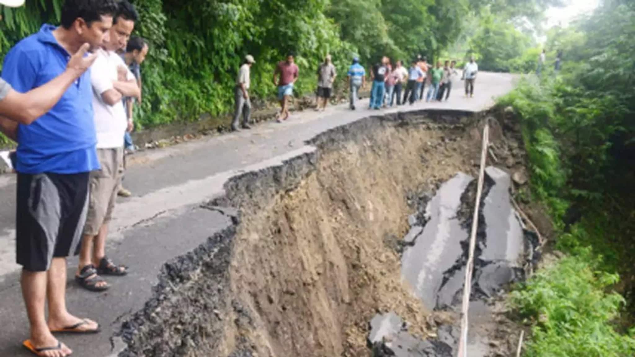 North Bengal Landslide NH10 closed: সিকিম যাওয়ার পথে ঘোর দুর্যোগ! বন্ধ বাংলা-সিকিম ১০ নং জাতীয় সড়ক, কোন পথে যাবেন পর্যটকরা