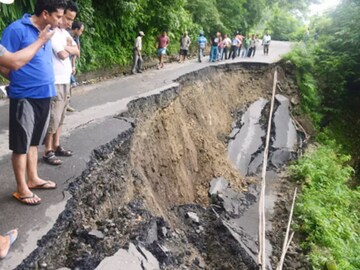 সিকিম যাওয়ার পথে ঘোর দুর্যোগ! বন্ধ বাংলা-সিকিম NH 10, কোন পথে যাবেন পর্যটকরা