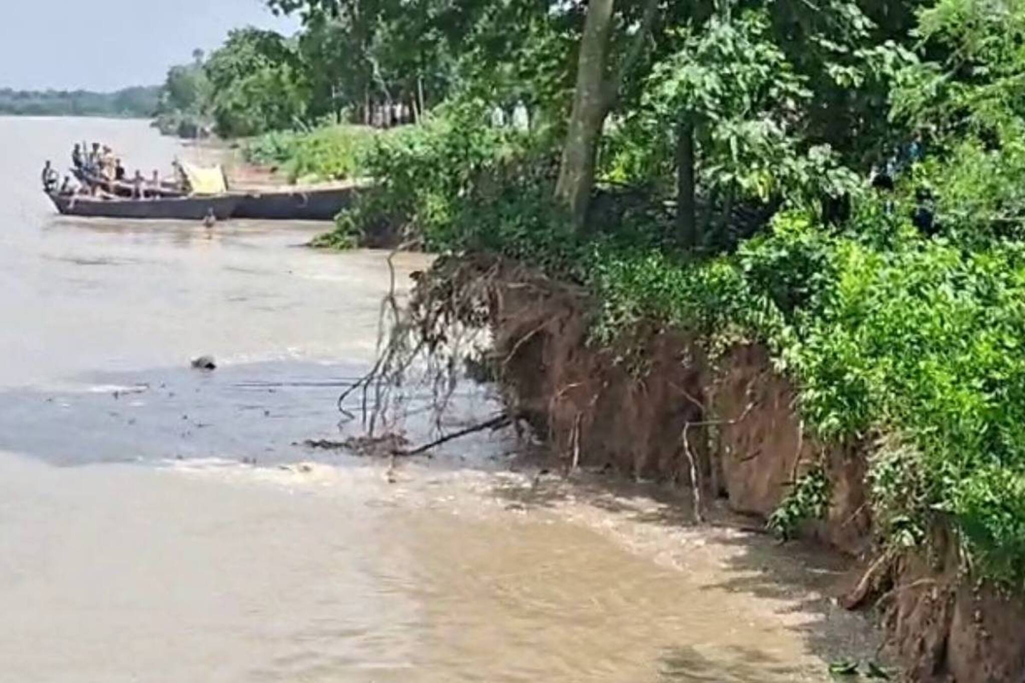 গঙ্গায় ভয়াবহ ভাঙন, তলিয়ে গেল একের পর এক বাড়ি! গ্রামবাসীদের হাহাকার