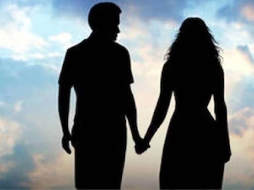 শুধু তাই নয়, তাঁর মতে, ২০৫০ সাল নাগাদ রোবট যৌনতা স্বাভাবিক যৌনতার চেয়ে বেশি সাধারণ হয়ে উঠতে পারে। তবে এই প্রসঙ্গে তাঁর আরও পরামর্শ রোবট যৌনতাকে হুমকি হিসাবে দেখা উচিত নয়, বরং মানুষের যৌনতার জন্য একটি আশীর্বাদ হিসাবে দেখা উচিত।