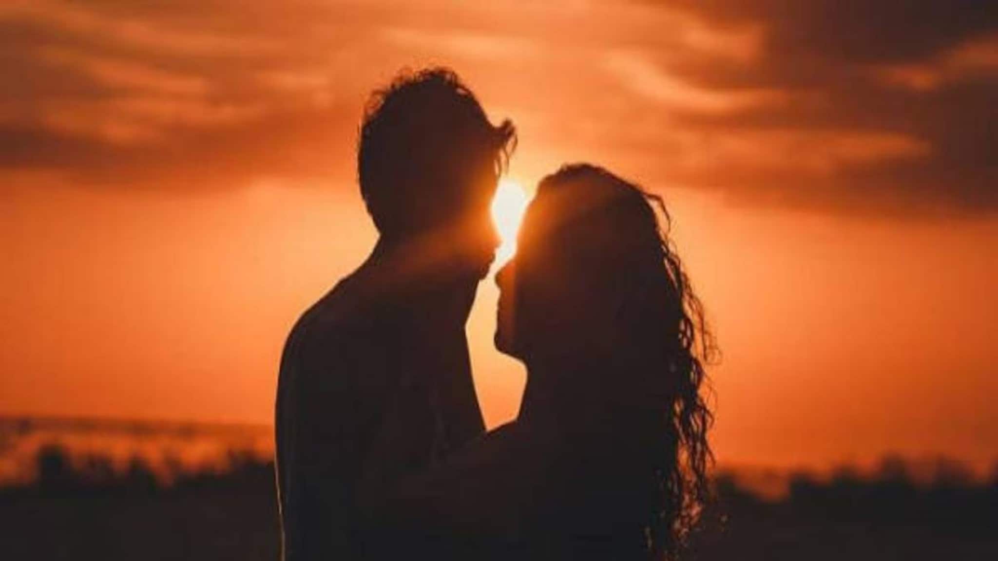 বরকে ছেড়ে ছেলেমেয়ের গৃহ শিক্ষকের সঙ্গে পালাল বউ, থানায় গেলেন স্বামী!