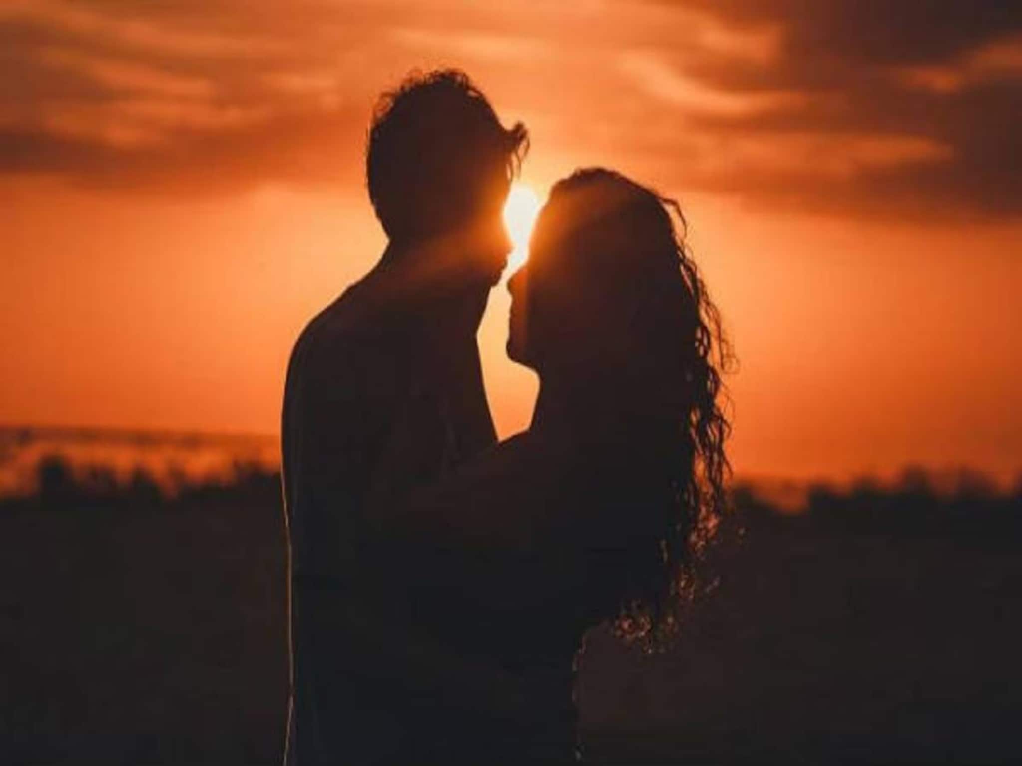 বরকে ছেড়ে ছেলেমেয়ের গৃহ শিক্ষকের সঙ্গে পালাল বউ, থানায় গেলেন স্বামী!