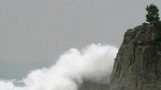 দশ বছরেররও বেশি সময় ধরে নিখোঁজ স্ত্রীকে খুঁজে পাওয়ার আশায় প্রতি সপ্তাহে জলে ডুব দেন তিনি৷