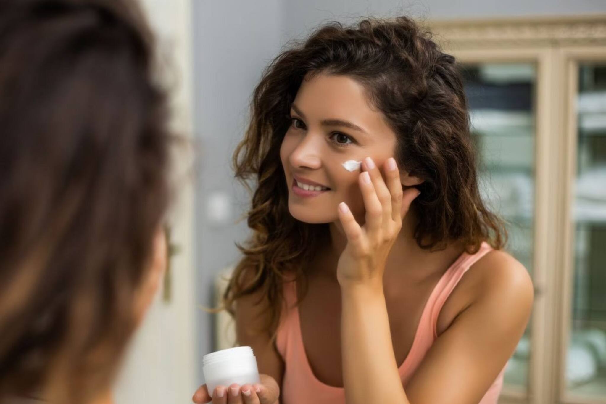 লালচে ছোপ, বর্ষায় ত্বকের বেহাল অবস্থা? এই কটা উপায় মানলেই হয়ে উঠবেন মোহময়ী