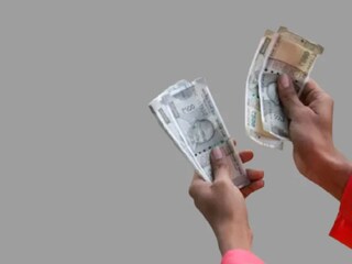 ২৫ লাখ টাকা কিছুই নয়! দাবি এক ব্যক্তির (Representative image)