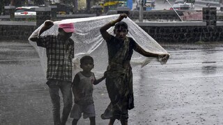 IMD-র তরফ থেকে কোঙ্কন ও মহারাষ্ট্রের বেশ কিছু অঞ্চল জুড়ে বজ্রবিদ্যুৎ সহ বৃষ্টিপাতের কমলা সতর্কতা জারি রয়েছে৷