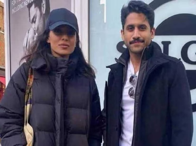 বেলা বাড়তে নাগা চৈতন্যের বাবা সুপারস্টার নাগার্জুন নিজেই ছেলে আর হবু বৌমার সঙ্গে ছবি পোস্ট করলেন। লিখলেন, ‘আমরা আমাদের ছেলে নাগা চৈতন্যের বাগদান ঘোষণা করতে পেরে খুব খুশি। শোভিত ধুলিপালার সঙ্গে আজ সকাল ৯:৪২ মিনিটে বাগদান সম্পন্ন হয়েছে।’
