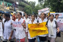 বন্ধ অস্ত্রোপচার, থমকে আউডোর! আর জি কর কাণ্ডের প্রতিবাদে বিক্ষোভে চিকিৎসকরা