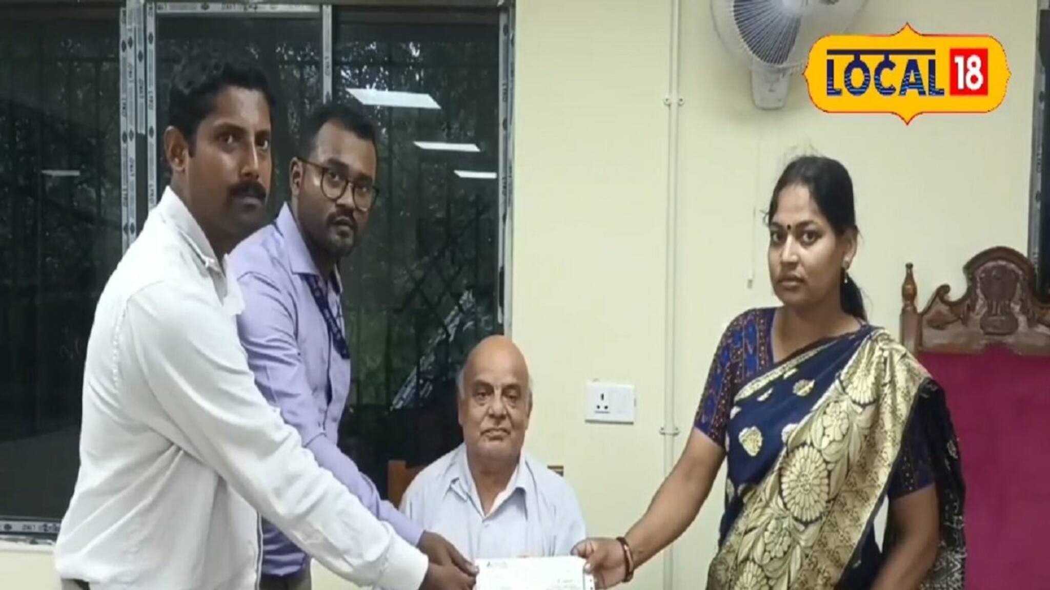 Jhargram News: ২০ টাকার বিনিময়ে প্রধানমন্ত্রী সুরক্ষা বীমা করেছিলেন স্বামী, ক্ষতিপূরণ পেলেন স্ত্রী